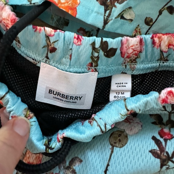 BURBERRY KIDS
TB Monogram Rose Print Shorts & shirt - Picture 7 of 8